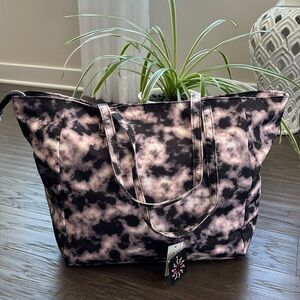 Olivia Miller Dylan,Large zip top tote w/wristlet bag,tie dye, multi-use,light